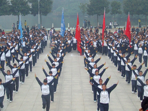 beat365在线体育官网登录入口在2013年新生广播体操大赛中获佳绩
