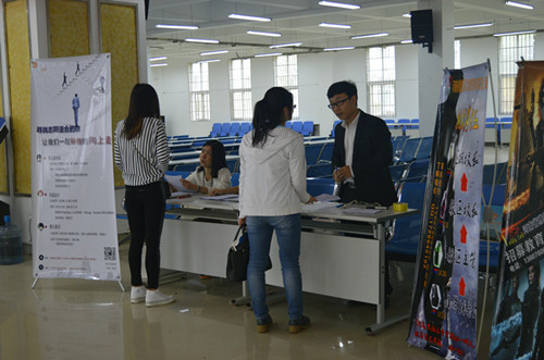 beat365在线体育官网登录入口举办专场招聘会