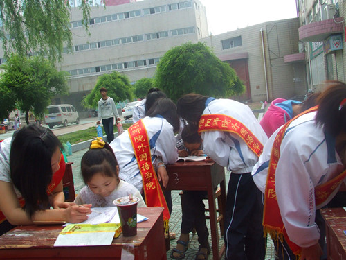 传承雷锋精神，爱心“五四”在行动------beat365在线体育官网登录入口举办特色活动庆祝五四青年节