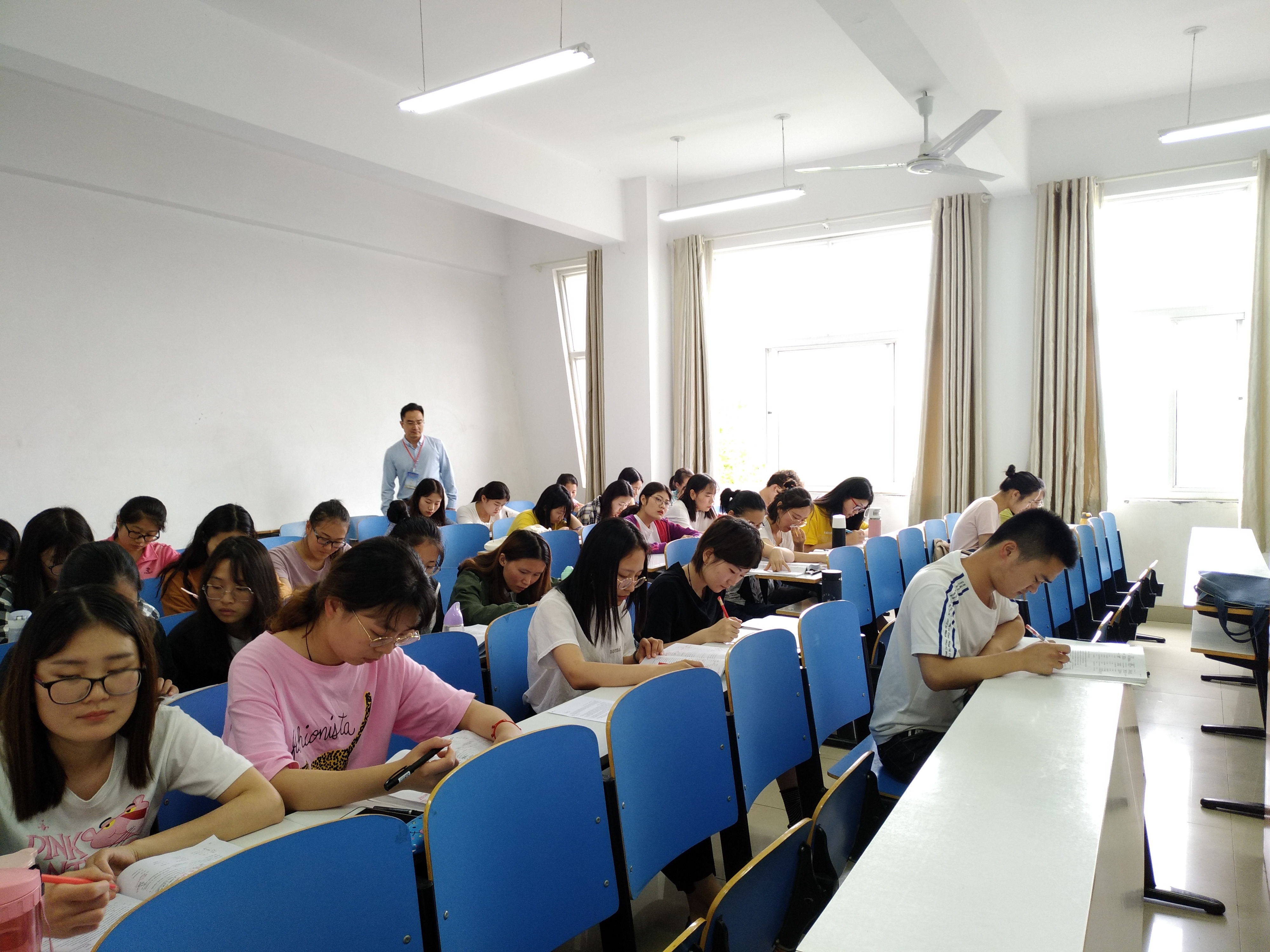 beat365在线体育官网登录入口2018-2019学年第二学期第十四周教学检查
