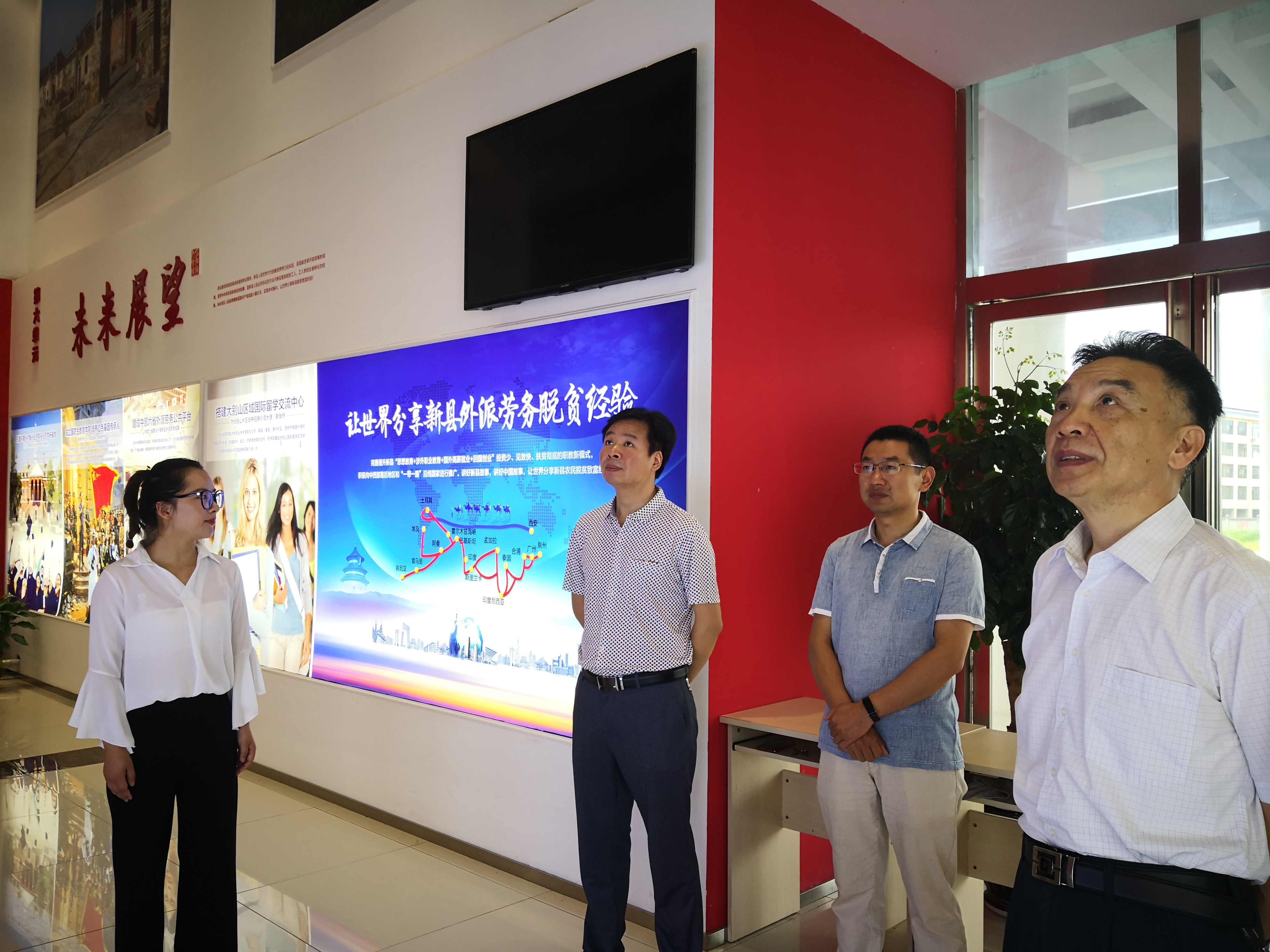 beat365在线体育官网登录入口与信阳涉外职业技术学院共建实习基地 揭牌仪式举行