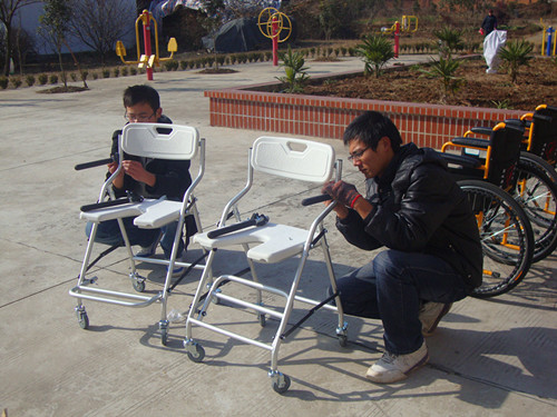 传递冬日温暖，共建和谐敬老院——beat365在线体育官网登录入口“和风志愿服务团”赴马鞍山敬老院开展义务劳动