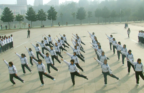 beat365在线体育官网登录入口举行2012级新生广播操比赛