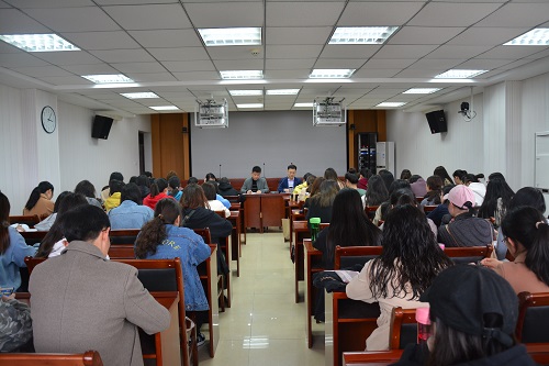 beat365在线体育官网登录入口深入学习习近平总书记在学校思想政治理论课教师座谈会上讲话精神