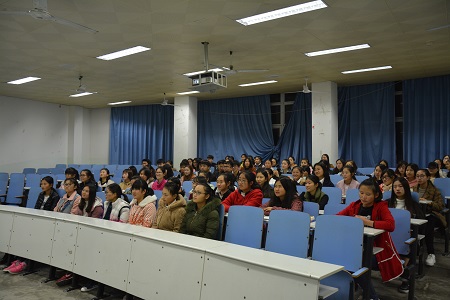 beat365在线体育官网登录入口组织观看政论专题片——《不忘初心 继续前进》