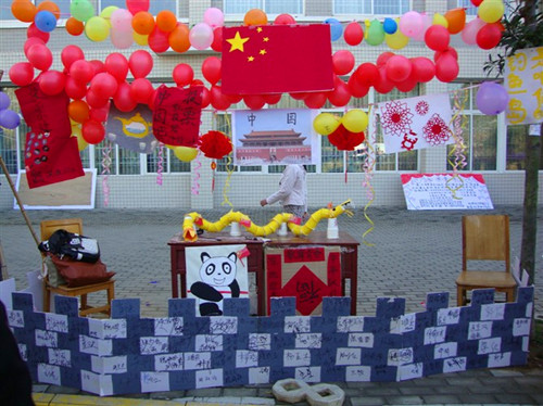 beat365在线体育官网登录入口举行“环球之旅”主题特色风情展喜迎女生月