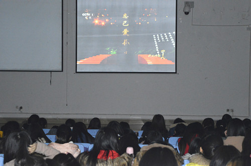 beat365在线体育官网登录入口组织学生观看2015年《感动中国》颁奖晚会