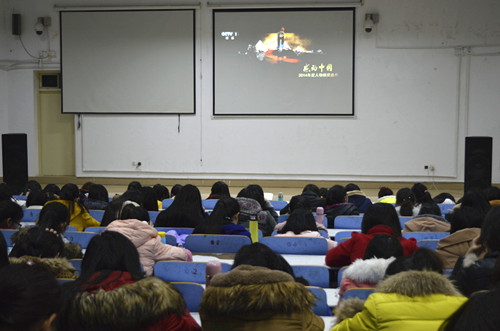 beat365在线体育官网登录入口组织学生观看2015年《感动中国》颁奖晚会