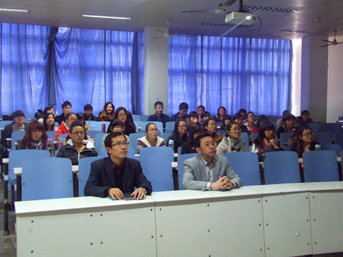 beat365在线体育官网登录入口师生喜看党的十八大开幕式直播